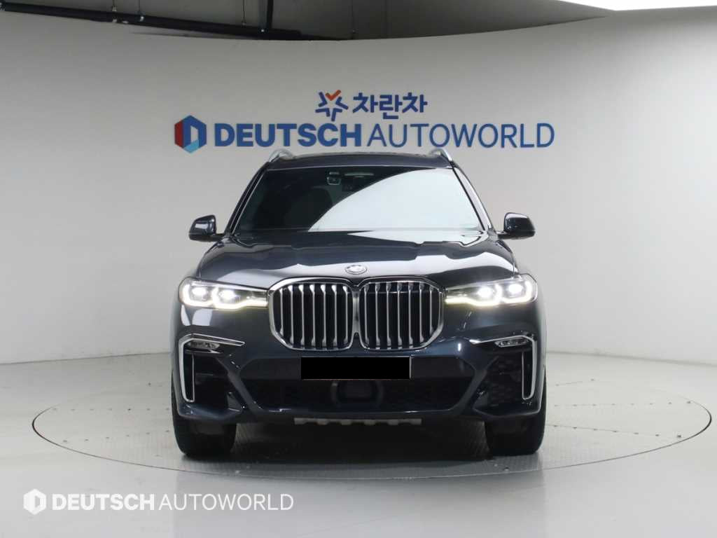 BMW X7 — photo 01