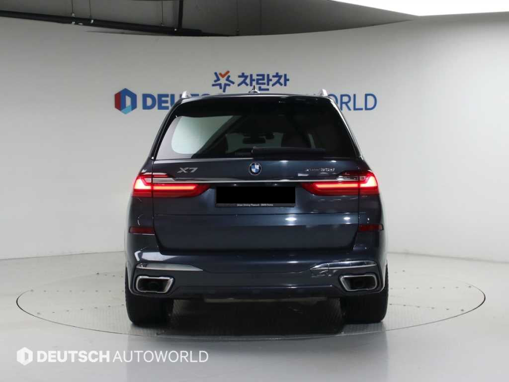 BMW X7 — photo 03