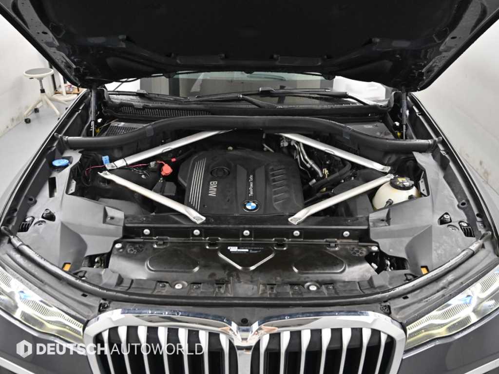 BMW X7 — photo 07