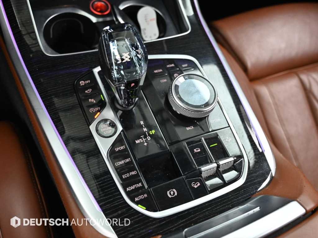 BMW X7 — photo 09