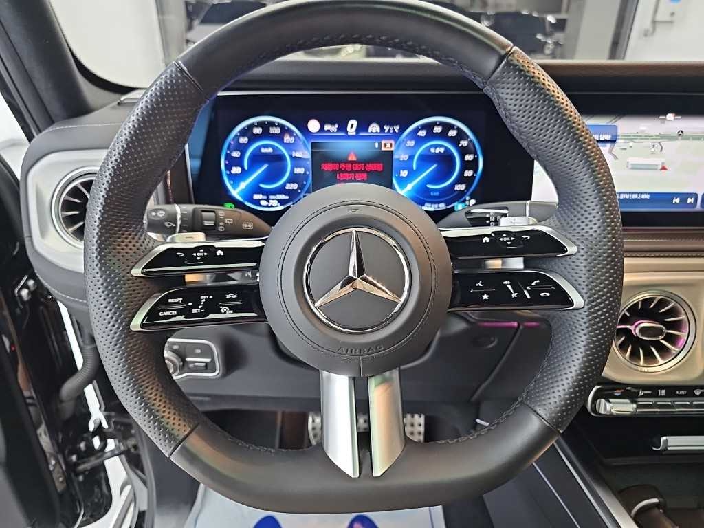 Mercedes-Benz G-Class — photo 09
