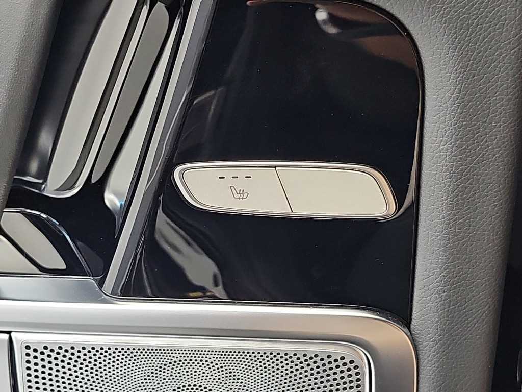 Mercedes-Benz G-Class — photo 13