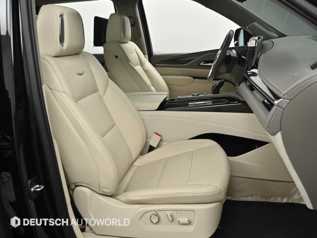 Cadillac Escalade — photo 10