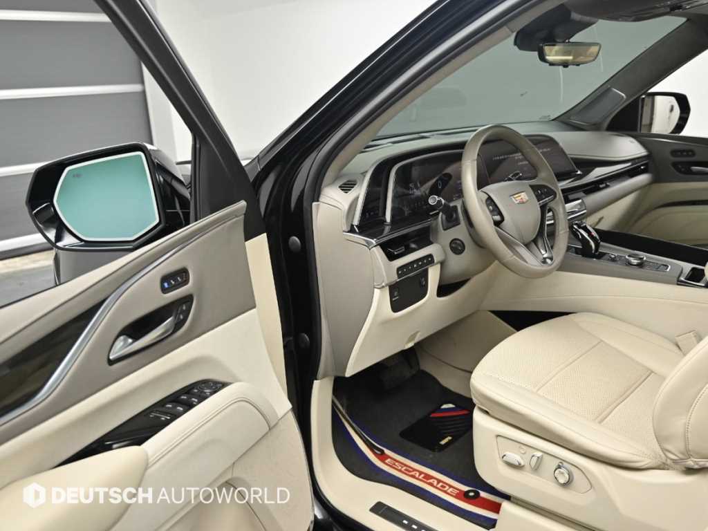 Cadillac Escalade — photo 11