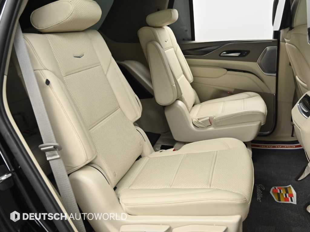 Cadillac Escalade — photo 12