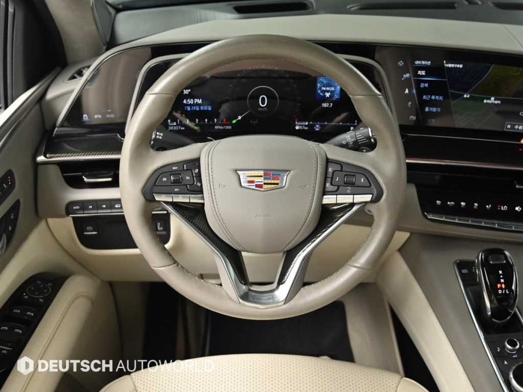 Cadillac Escalade — photo 13