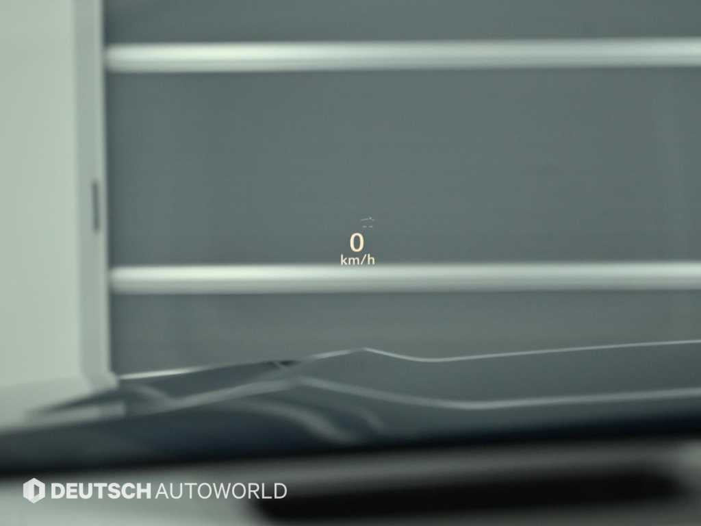 Cadillac Escalade — photo 17