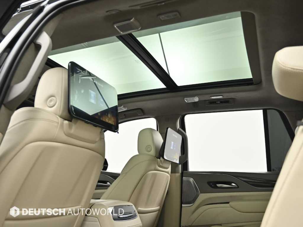 Cadillac Escalade — photo 18