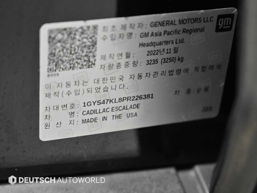 Cadillac Escalade — photo 20