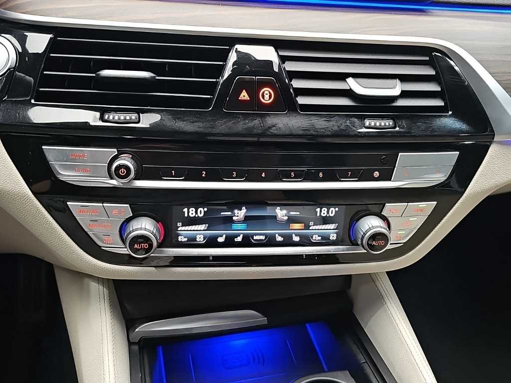 BMW 5-Series — photo 10
