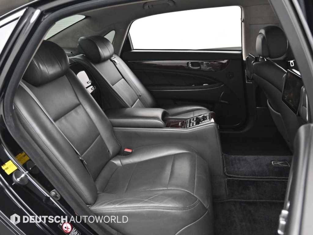 Hyundai Equus — photo 12