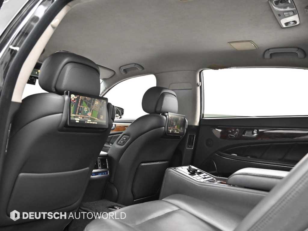 Hyundai Equus — photo 18