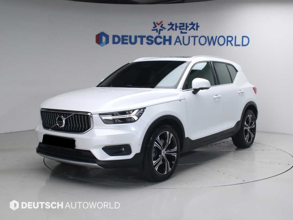 Volvo XC40 — photo 02