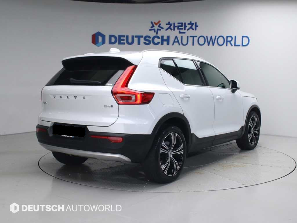 Volvo XC40 — photo 03