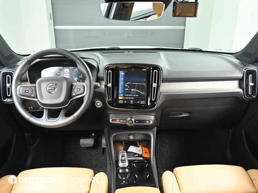 Volvo XC40 — photo 08