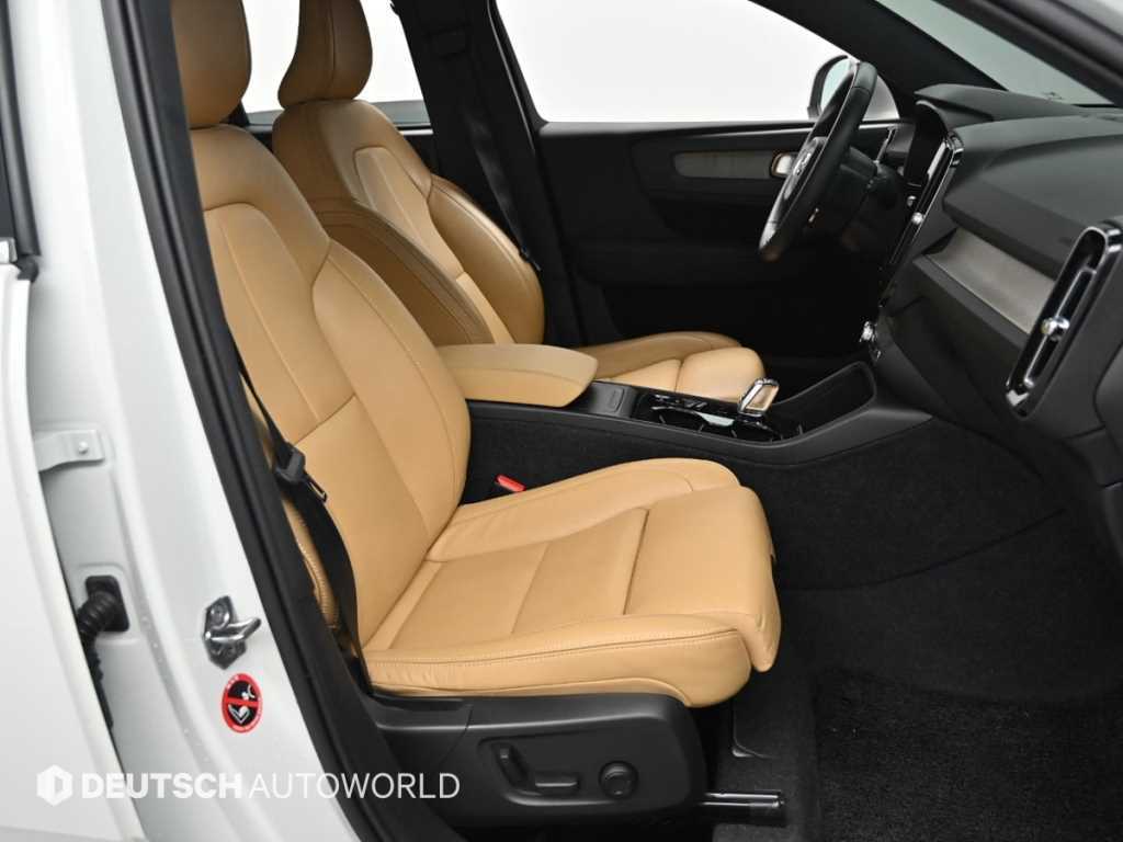 Volvo XC40 — photo 11