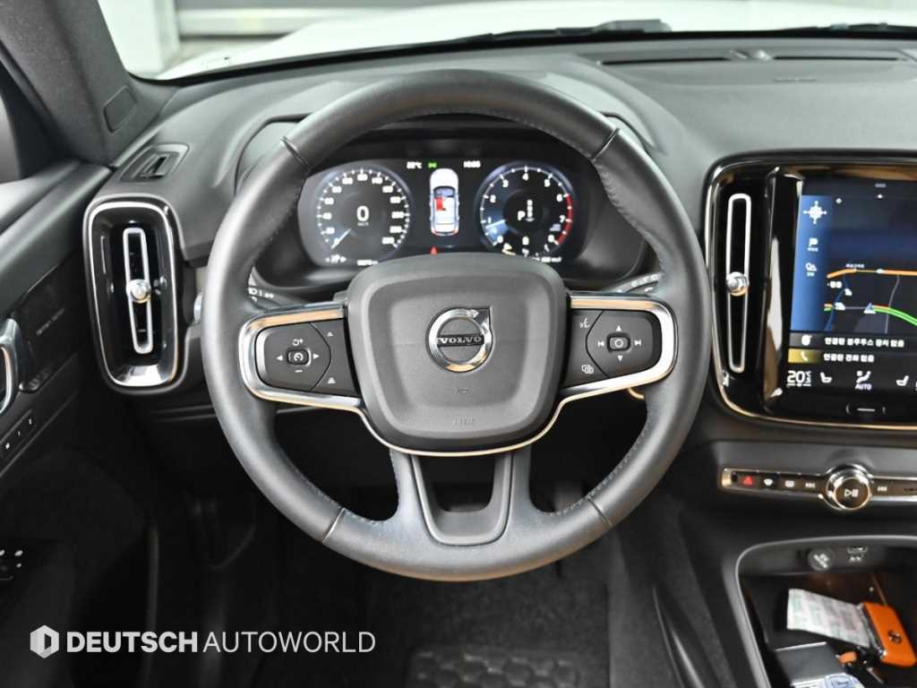 Volvo XC40 — photo 14