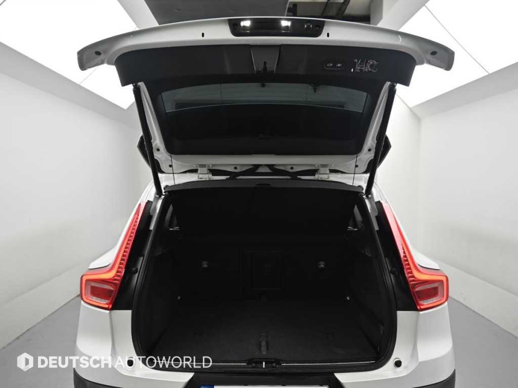 Volvo XC40 — photo 19