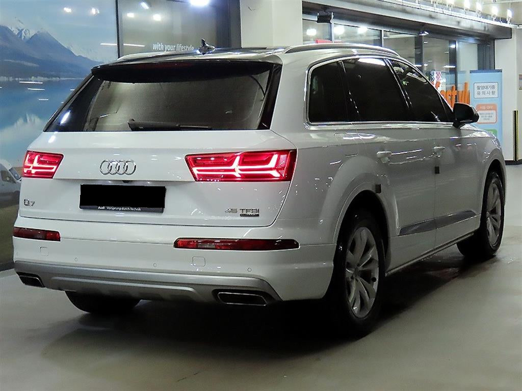 Audi Q7 — photo 04