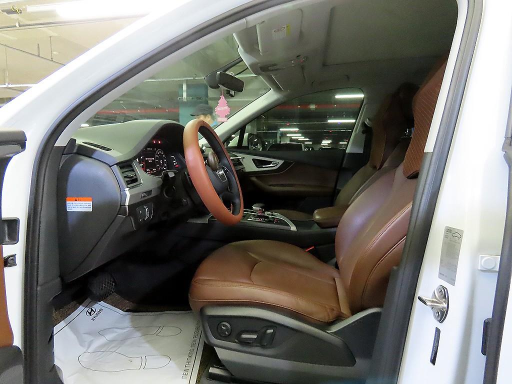 Audi Q7 — photo 06