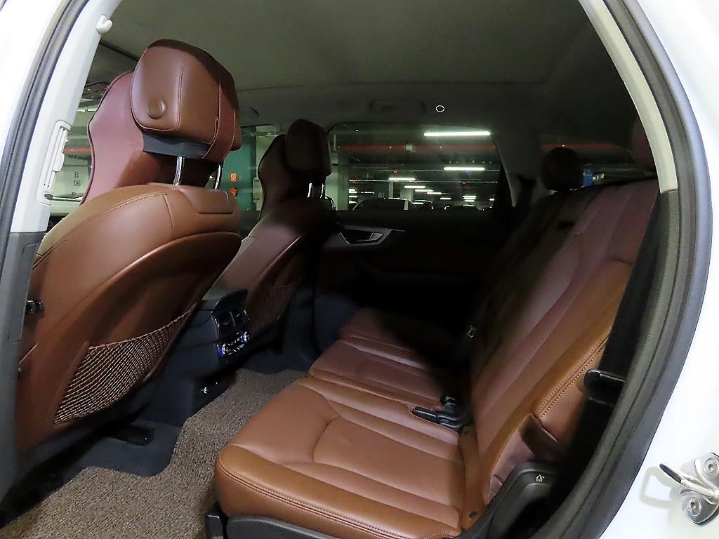 Audi Q7 — photo 07