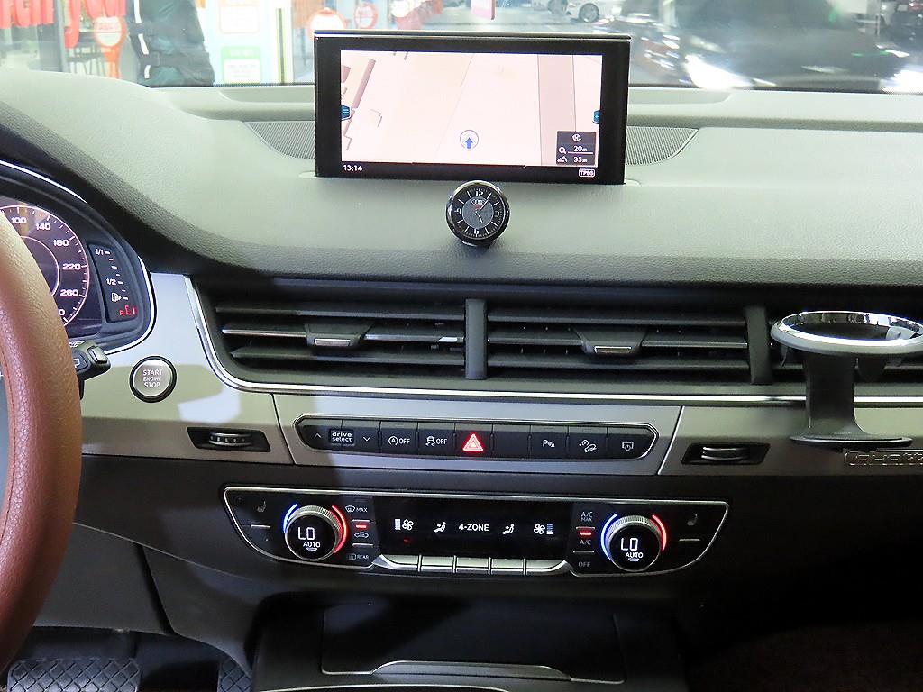 Audi Q7 — photo 11