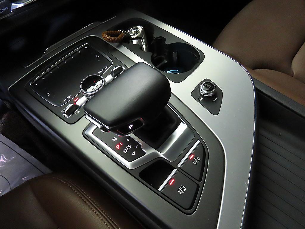 Audi Q7 — photo 12