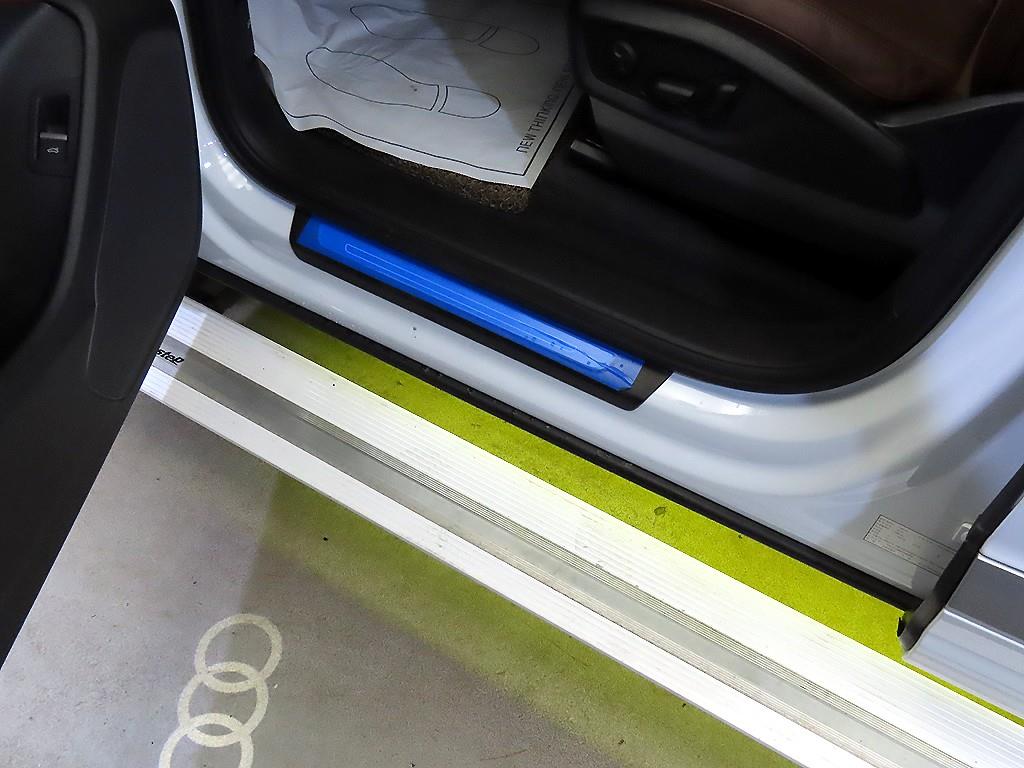 Audi Q7 — photo 16