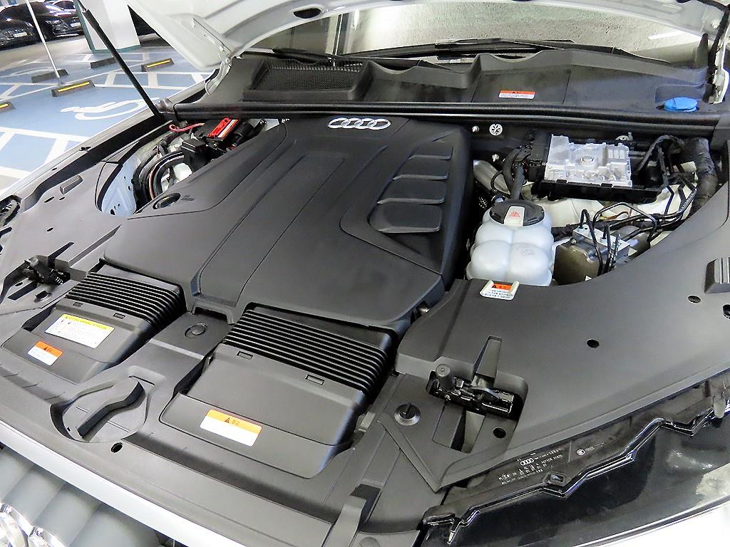 Audi Q7 — photo 19