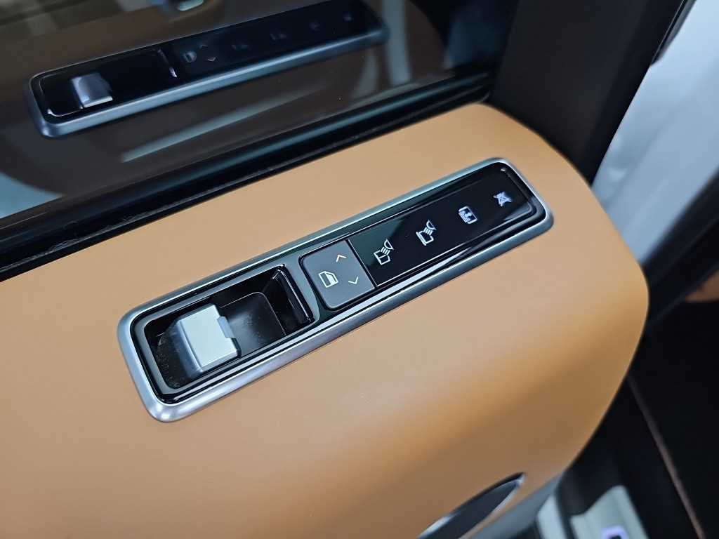 Land Rover Range Rover — photo 15
