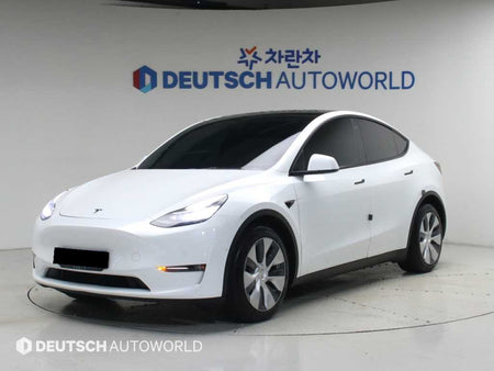 Tesla Model Y — photo 01