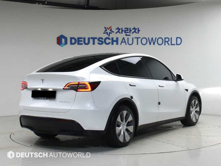 Tesla Model Y — photo 02