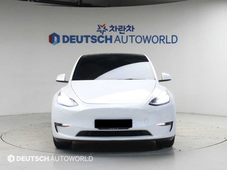 Tesla Model Y — photo 03