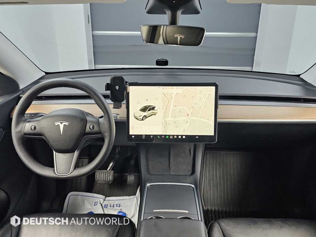 Tesla Model Y — photo 07