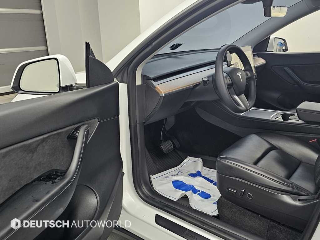 Tesla Model Y — photo 11