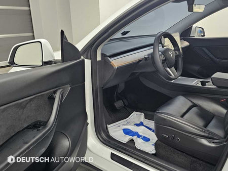 Tesla Model Y — photo 11