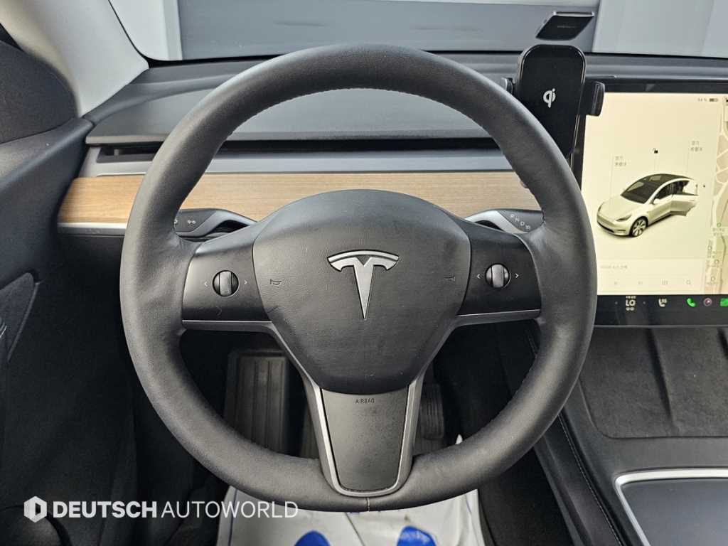 Tesla Model Y — photo 13
