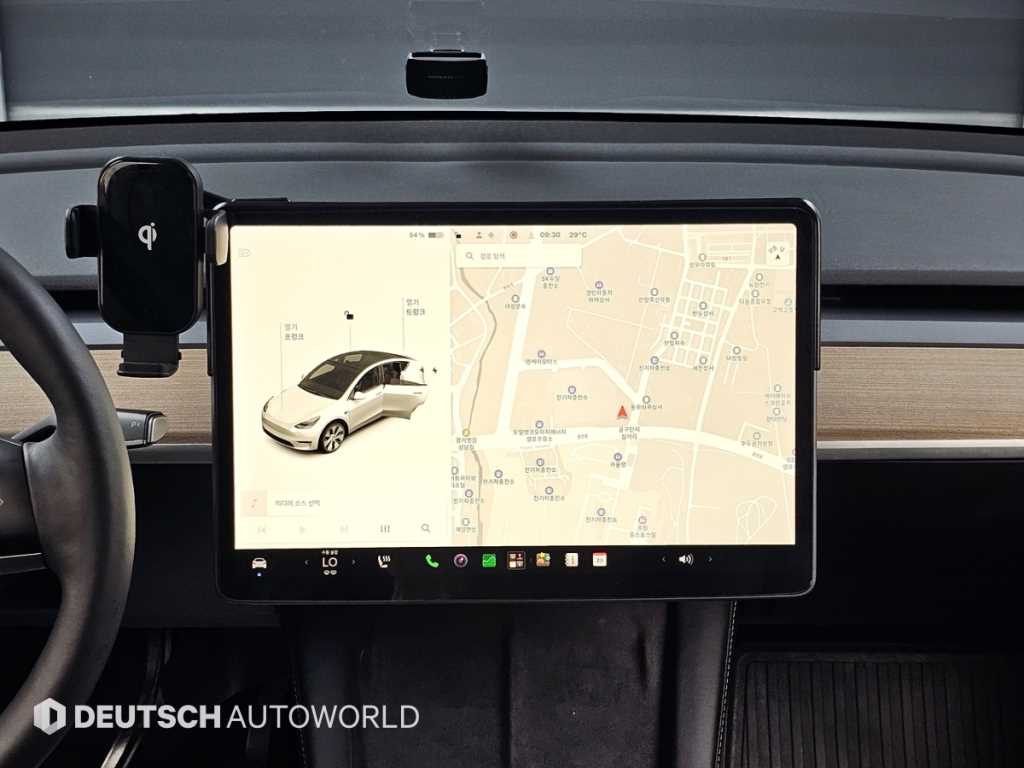Tesla Model Y — photo 14