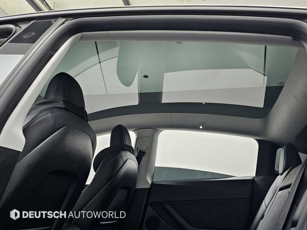 Tesla Model Y — photo 18