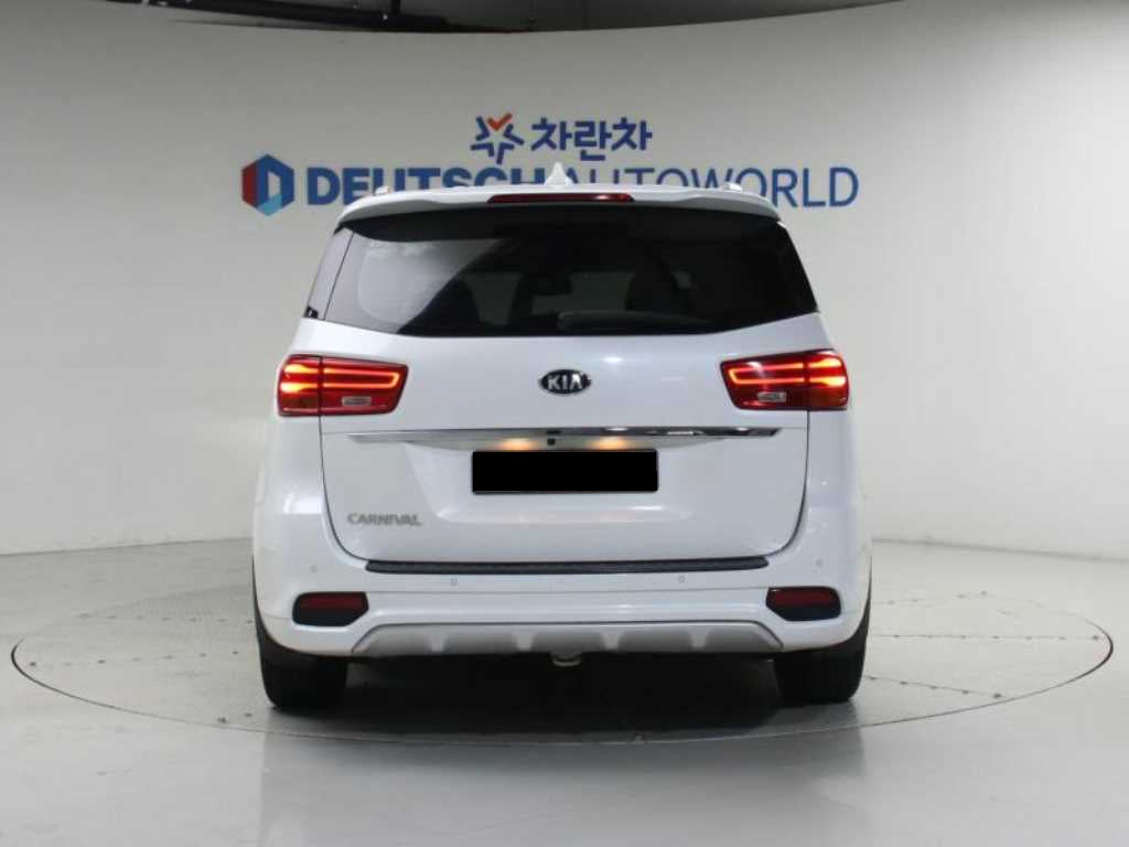 Kia Carnival — photo 04