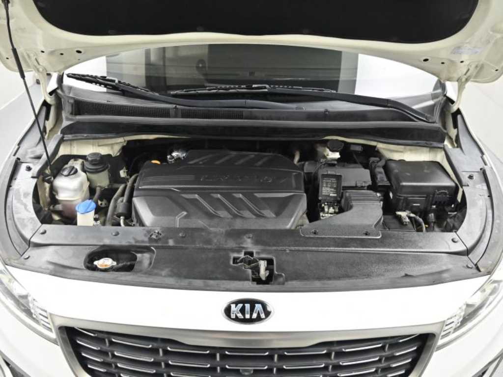 Kia Carnival — photo 06