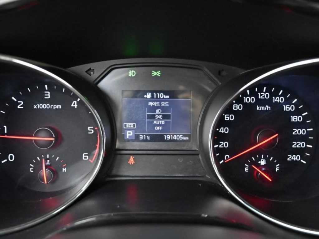 Kia Carnival — photo 08