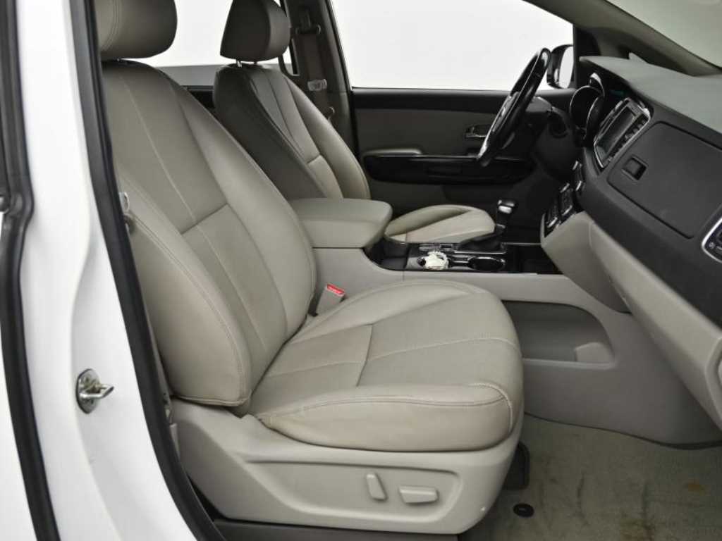 Kia Carnival — photo 10