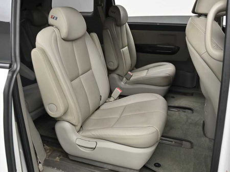 Kia Carnival — photo 12