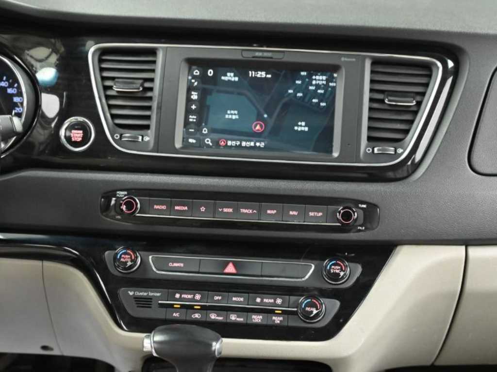 Kia Carnival — photo 14
