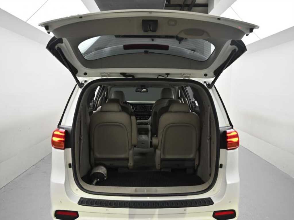 Kia Carnival — photo 19