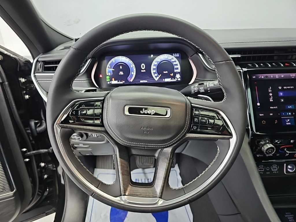 Jeep Cherokee — photo 09