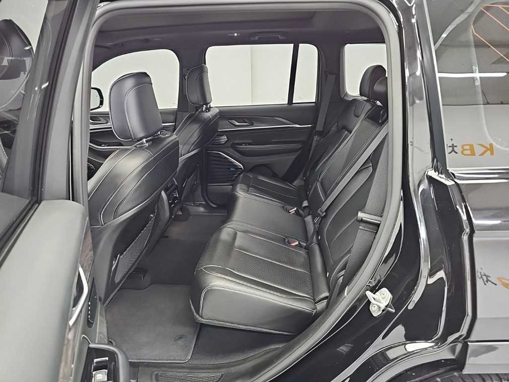 Jeep Cherokee — photo 12
