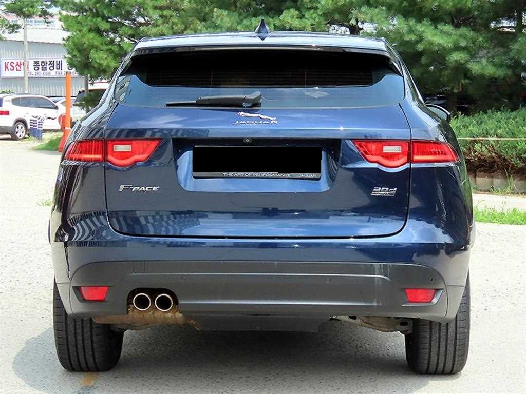 Jaguar F-PACE — photo 04