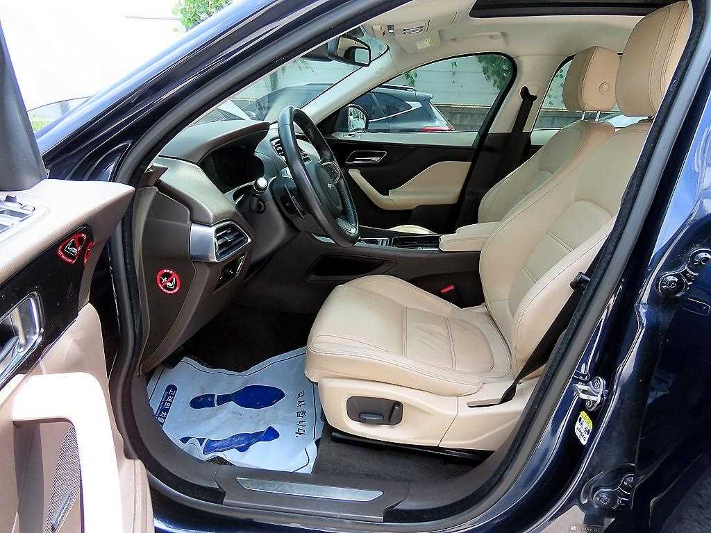Jaguar F-PACE — photo 05